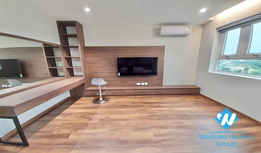 Nice new apartment for rent at the link Ciputra building 3 bedrooms 2 bathrooms fully furnished